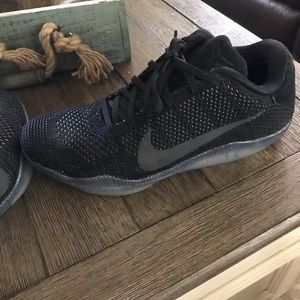 Men’s size 10 1/2 Nike kobe 11’s